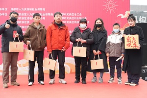 “百米小巷”人潮涌動(dòng)！瑞方人力助力2025年武侯區(qū)春風(fēng)行動(dòng)專場(chǎng)招聘會(huì)“開(kāi)門(mén)紅” 第12張