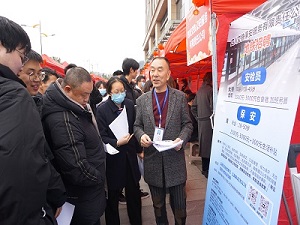 “百米小巷”人潮涌動(dòng)！瑞方人力助力2025年武侯區(qū)春風(fēng)行動(dòng)專場(chǎng)招聘會(huì)“開(kāi)門(mén)紅” 第4張