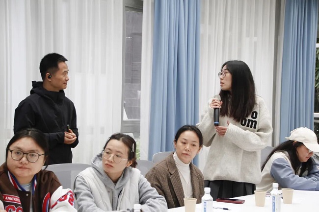 深入一線聽(tīng)民意！成都市人大代表龔曉鷗在火車南站街道開(kāi)展就業(yè)指導(dǎo)專題分享活動(dòng) 第3張