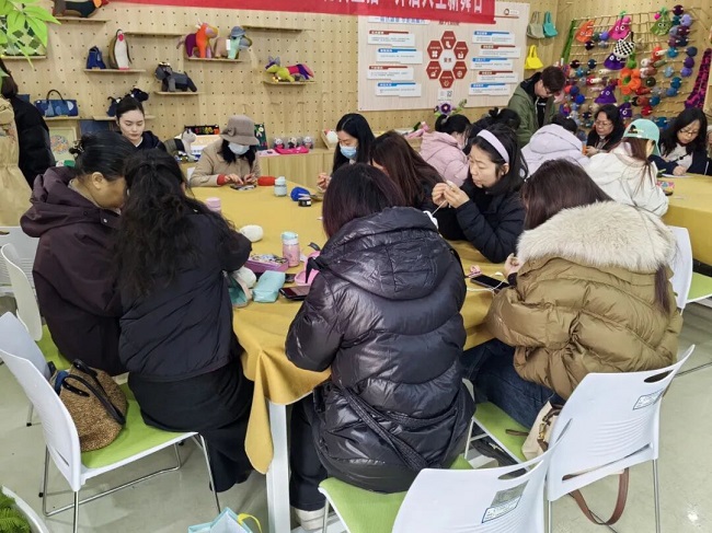 傳承指尖手藝，激活就業(yè)新機：瑞方人力助力華興街道開展女紅就業(yè)幫扶 第2張