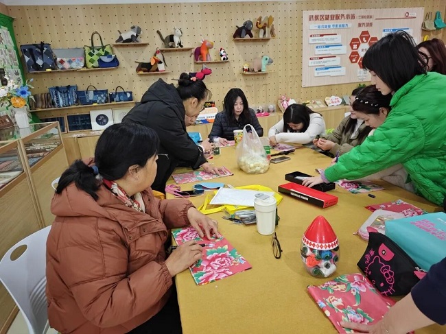 傳承指尖手藝，激活就業(yè)新機：瑞方人力助力華興街道開展女紅就業(yè)幫扶 第3張